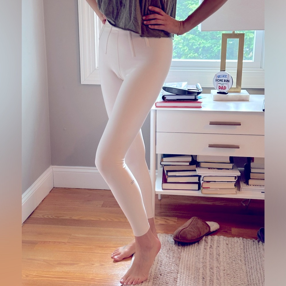 Perfect Condition! ALO 7/8 Airlift High Waist Corset Legging in White/Small.